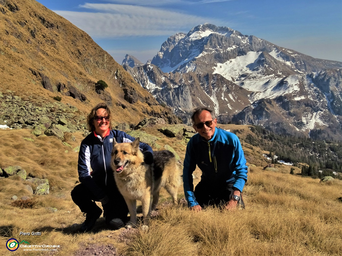 69 Tris di cime...dal basso Corno Branchino (2038 m)-Corna Piana (3002 m)-Arera (2512 m).JPG -                                